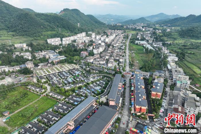 “村晚	”让贵州桐梓避暑山村“热”起来  第3张